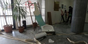 Τεράστιες καταστροφές στη Θεολογική Σχολή/ Φωτογραφία: EUROKINISSI