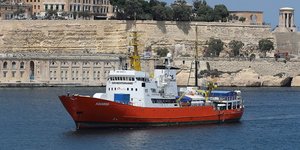 Οι 58 μετανάστες που μετέφερε το Aquarius αποβιβάστηκαν στο λιμάνι της Βαλέτας/Φωτογραφία: ΑΠΕ-ΜΠΕ