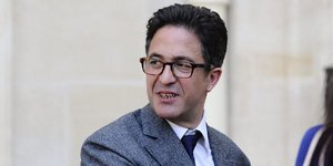Παραιτείται σύμβουλος του Φρανσουά Ολάντ ύστερα την αποκάλυψη για χρηματισμό του