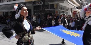 Η Φωτεινή Αραμπατζή έκανε παρέλαση με το Λύκειο Ελληνίδων Σερρών