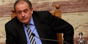 Ορκωτοί ελεγκτές στη Βουλή για τα εμβάσματα βουλευτών στο εξωτερικό