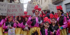 Καρναβαλιστές κάθε ηλικίας στο Αργος Ορεστικό (Φωτογραφία: oladeka)