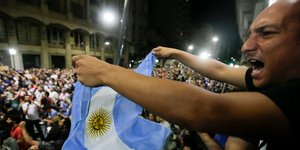 Η απόφαση του προέδρου Μαουρίσιο Μάκρι να προσφύγει στο ΔΝΤ ξυπνά τους χειρότερους φόβους στους πολίτες της χώρας /Φωτογραφία: ΑΡ