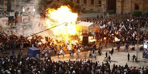 Εκρηξη σε προεκλογική συγκέντρωση- Τουλάχιστον 144 οι τραυματίες