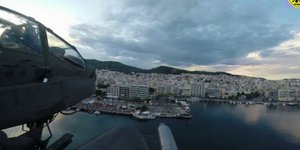 Βόλτα πάνω από την Καβάλα με ελικόπτερο Απάτσι της Αεροπορίας Στρατού [βίντεο]