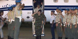 Στιγμιότυπο από την τιμητική υποδοχή των δύο Ελλήνων στρατιωτικών στη Θεσσαλονίκη (Φωτογραφία: Eurokiniss/MOTION TEAM ΤΡΥΨΑΝΗ ΦΑΝΗ)