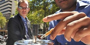 Σάλος στη Μελβούρνη - Ο δήμος θέλει να απαγορεύσει παντού το κάπνισμα!