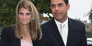 Η Αθηνά Ωνάση στα ροζ – Παράνυφος στο γάμο της ετεροθαλούς αδερφής της [εικόνες]