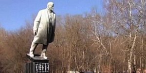 «Αντίο Λένιν» λένε οι Ουκρανοί -Αποκαθηλώνουν τα αγάλματά του σε όλη τη χώρα [βί