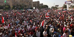 Φρίκη στην πλατεία Ταχρίρ – Πέντε άνδρες βίασαν Ολλανδή δημοσιογράφο που κάλυπτε