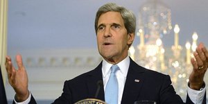 Η φωτογραφία που ο Κέρι θα ήθελε να ξεχάσει – Οταν καθόταν στο ίδιο τραπέζι με τ