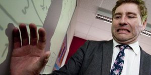 Ο δάσκαλος που είναι αλλεργικός στο σχολείο – Ζει ένα δράμα κάθε ημέρα στην τάξη