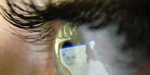 Λύση για όσους βαριούνται να κουνήσουν... δαχτυλάκι -Ρομπότ θα απαντά για εκείνο