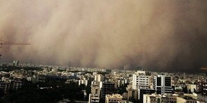 Η Τεχεράνη επισκιασμένη από τη φονική αμμοθύελλα -Συγκλονιστικές φωτογραφίες από