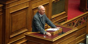 «Κατά λάθος» καταψήφισε την πρόταση του ΣΥΡΙΖΑ η Χρυσή Αυγή  [εικόνα]