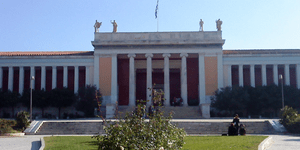Χωρίς κάγκελα στο Αρχαιολογικό Μουσείο - Θα το φωτίσουν και τα το φυλάνε