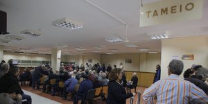 Πως θα μειωθούν οι επικουρικές συντάξεις για να καλυφθούν τα ελλείμματα στα ταμε