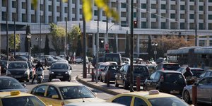 Αυτοκίνητα στο κέντρο της Αθήνας-Φωτογραφία: Eurokinissi /Βασίλης Ρούγγος