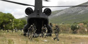 Στιγμιότυπο από τη συνεκπαίδευση των ειδικών δυνάμεων Ελλάδας-Βουλγαρίας (Φωτογραφία: ΓΕΕΘΑ)