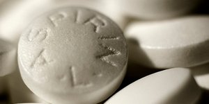 Νέα έρευνα αμφισβητεί τα οφέλη της καθημερινής λήψης ασπιρίνης