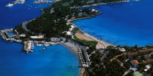 Διεθνείς όμιλοι «φιλονικούν» για τον Αστέρα Βουλιαγμένης