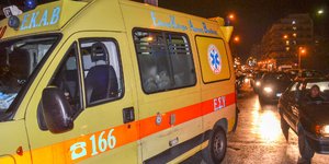Εγκλημα στον Πειραιά -Ανδρας βρέθηκε άγρια μαχαιρωμένος στα σκαλιά εκκλησίας /Φωτογραφία: Intime News