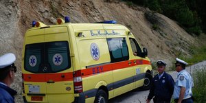 Ασθενοφόρο/ Φωτογραφία intime news