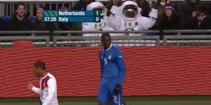 Ο Μπαλοτέλι εκνευρίστηκε με οπαδούς ντυμένους αστροναύτες [βίντεο]