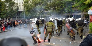 Εντολή της Αστυνομίας: Εκκενώστε το Σύνταγμα