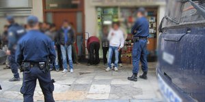 Στους δρόμους ξανά ο «Ξένιος ΖΕΥΣ» -Εκατοντάδες προσαγωγές και δεκάδες συλλήψεις