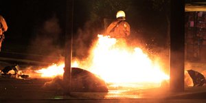 Αστυνομικός σε επεισόδια στην Αθήνα / Φωτογραφία: Eurokinissi-ΣΤΕΛΙΟΣ ΣΤΕΦΑΝΟΥ 