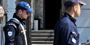 Αστυνομικοί εν ώρα υπηρεσίας (Φωτογραφία: EUROKINISSI/ ΤΑΤΙΑΝΑ ΜΠΟΛΑΡΗ)