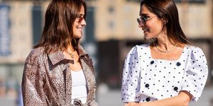 Γυναίκες ποζάρουν στον φακό/Φωτογραφία Ιnstagram @thestyleograph