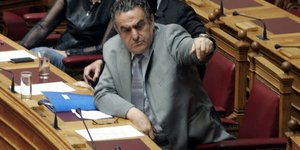 Ολική αναδίπλωση Αθανασίου: Οι βουλευτές θα χάνουν τα προνόμιά τους μόνο αν υπάρ
