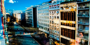 Η παρατεταμένη κρίση άλλαξε δραματικά την όψη και τη ζωή της Αθήνας