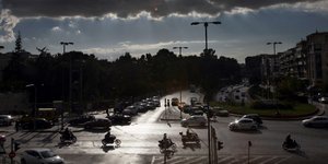 Κρυμμένος πίσω από τα σύννεφα ο αθηναϊκός ήλιος / Φωτογραφία: EUROKINISSI//ΣΩΤΗΡΗΣ ΔΗΜΗΤΡΟΠΟΥΛΟΣ