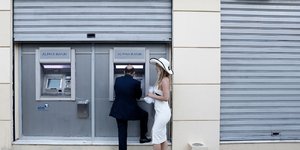 Capital controls: Αυξάνεται το όριο ανάληψης στα 2.300 ευρώ