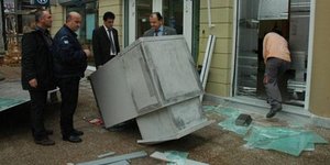 Ξήλωσαν το ΑΤΜ και άρπαξαν 60.000 ευρώ