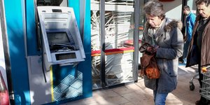 Φωτογραφια: INTIME/ Ανατίναξαν ΑΤΜ παραμονή Χριστουγέννων στην Αγία Παρασκευή