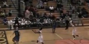 Έδωσε τη νίκη στον αντίπαλο με νικητήριο αυτοκαλάθι! [βίντεο]