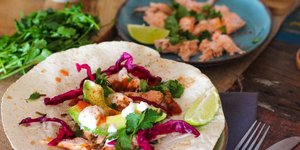 Μια αραβική πίτα με αβοκάντο