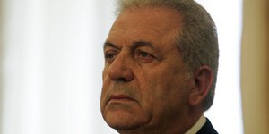 Δεν πάει τελικά ο Αβραμόπουλος στις Βρυξέλλες
