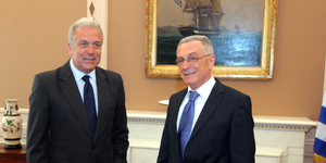 Αβραμόπουλος: Πρέπει να αντιμετωπισθούν οι εθνικιστικές ακρότητες