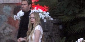 Ο παραμυθένιος γάμος στο μεσαιωνικό κάστρο των Καννών της Αβρίλ Λαβίν [βίντεο]