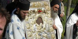 Με τιμές αρχηγού κράτους υποδέχθηκαν στην Θεσσαλονίκη την εικόνα της Παναγίας «Α