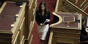 Η Εφη Αχτσιόγλου (Φωτογραφία: EUROKINISSI/ΓΙΩΡΓΟΣ ΚΟΝΤΑΡΙΝΗΣ)