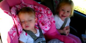 Μωρό κοιμάται... ύπνο βαθύ μέχρι που μπαίνει το Gangnam Style [βίντεο]