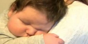 Γιγάντιο μωρό 7 κιλών γέννησε γυναίκα στη Βρετανία [βίντεο]