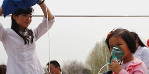 Στα όρια της ασφυξίας η Κίνα -Εφτιαξαν σταθμούς με καθαρό αέρα στους δρόμους για