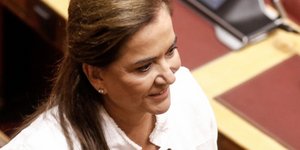 Η Ντόρα Μπακογιάννη (Φωτογραφία: EUROKINISSI/ ΓΙΩΡΓΟΣ ΚΟΝΤΑΡΙΝΗΣ)